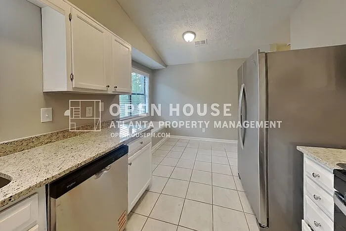 815 Riverstone Ln — Photo 9