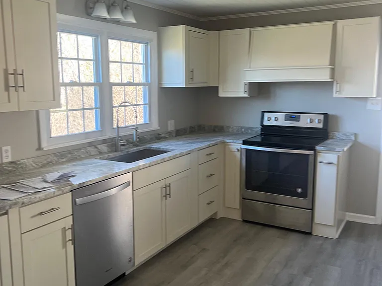 2751 Everett St — Photo 19