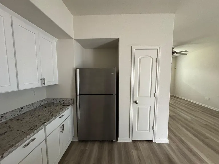 315 Marsh Ln — Photo 4