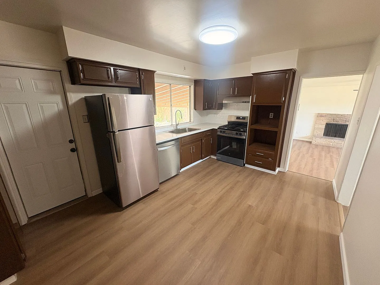 Beautiful newly remolded home for rent in Tulare, Ca — Photo 4