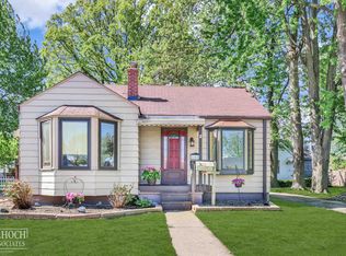 22416 Clairwood St, Saint Clair Shores, MI 48080