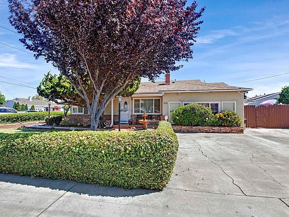 3rd image of 20748 Hathaway Ave