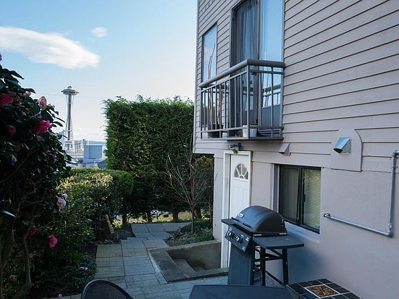 5th image of 1004 Nob Hill Ave N