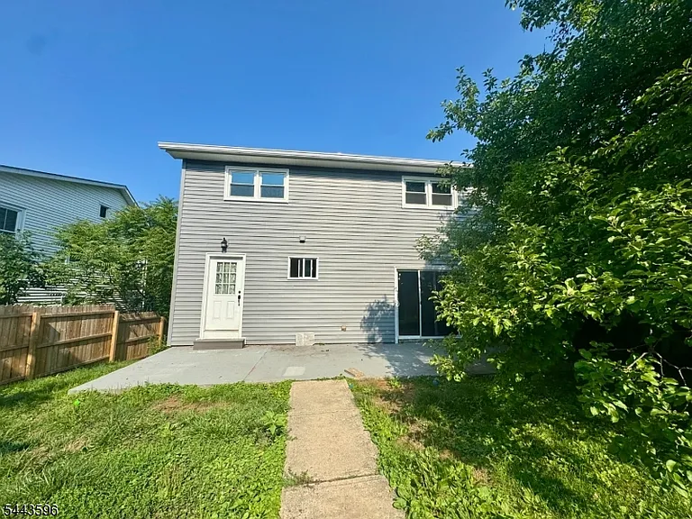 41 W Main St — Photo 18
