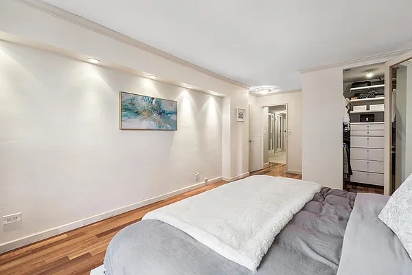 Sold by Hauseit LLC | media 15