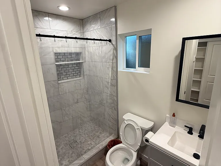 6458 N Creighton Cir — Photo 7