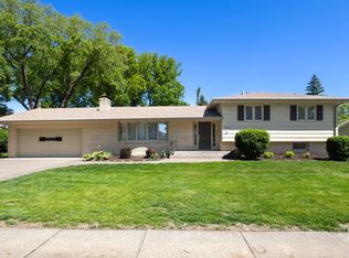 2430 E Columbia Ave, Davenport, IA 52803