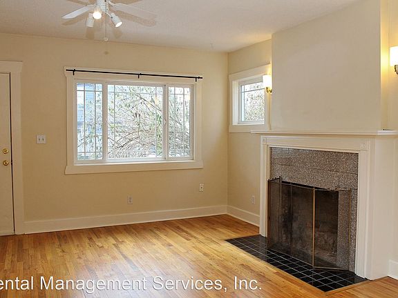 4th image of 907 NE Roselawn St #9566547