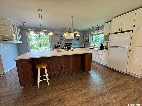 2nd image of 207 3rd AVENUE E