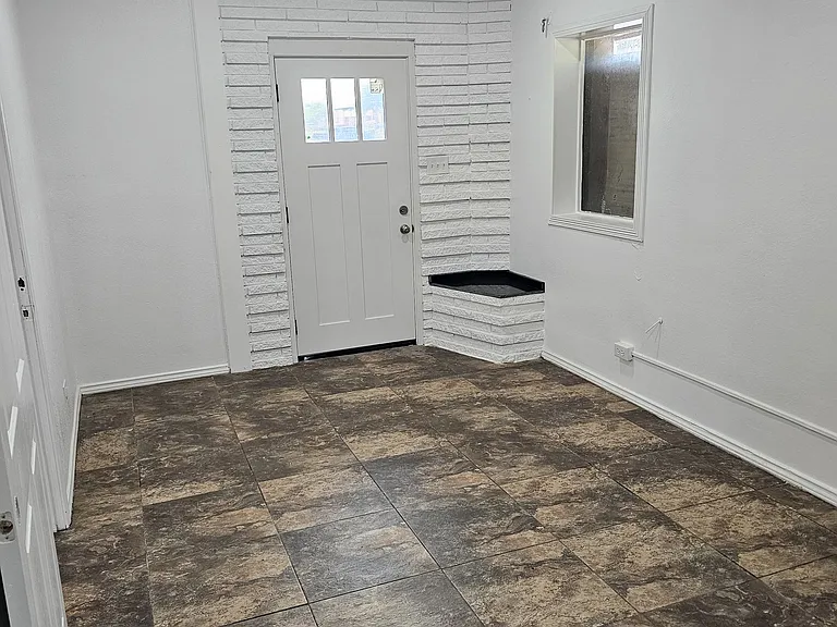 222 N 3rd St #B — Photo 16