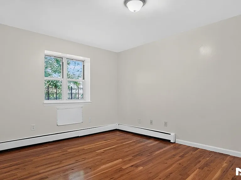 747 Essex St #3 — Photo 23