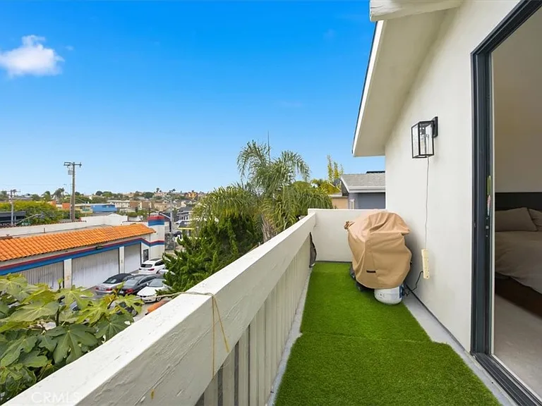 1506 Wollacott St — Photo 14