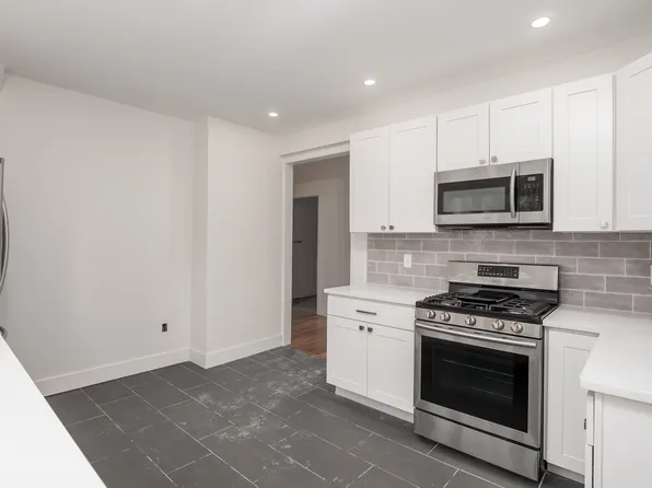 92 Clinton Pl #1, Newton Center, MA 02459