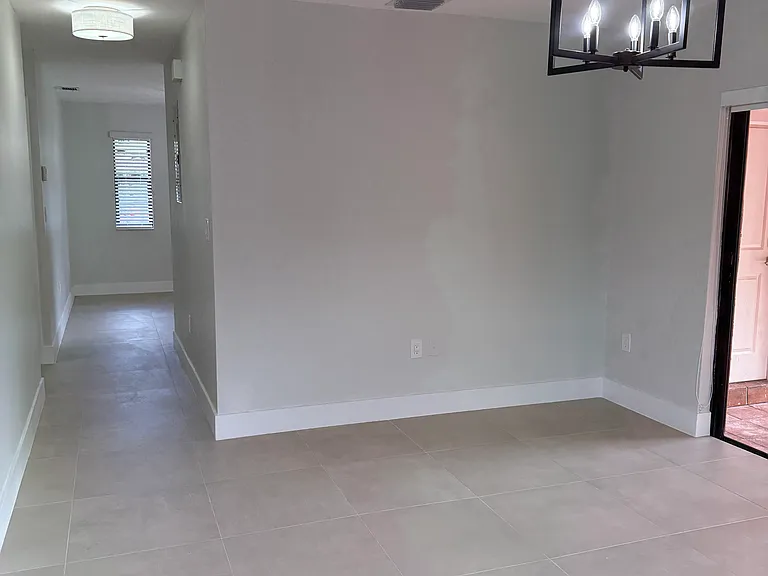 Living room hallway to Dining room and kitchen
