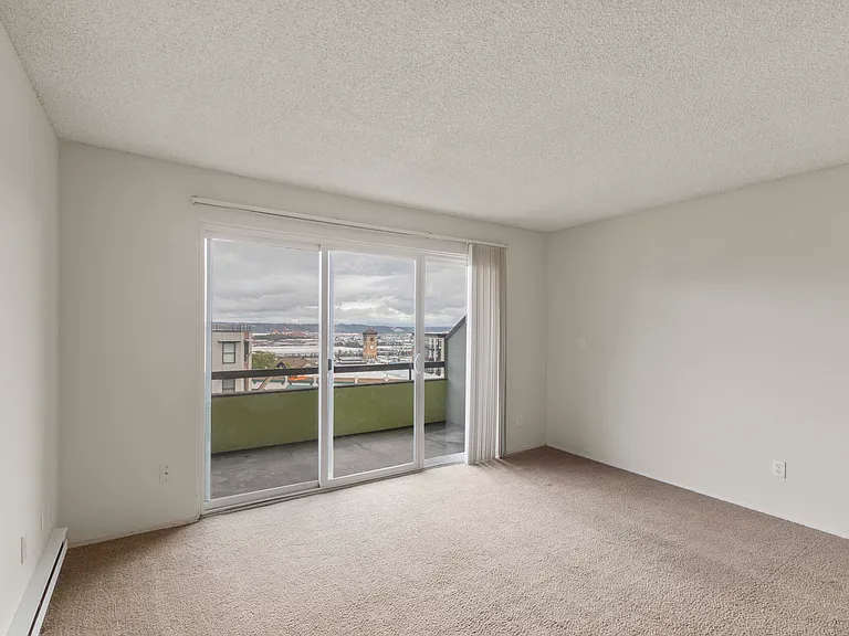 Baycrest Apartments — Photo 31