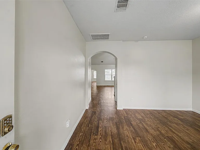 1111 Auburn View Ln — Photo 3
