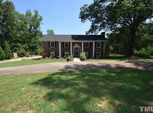 2100 Twin Acres Rd, Clayton, NC 27520