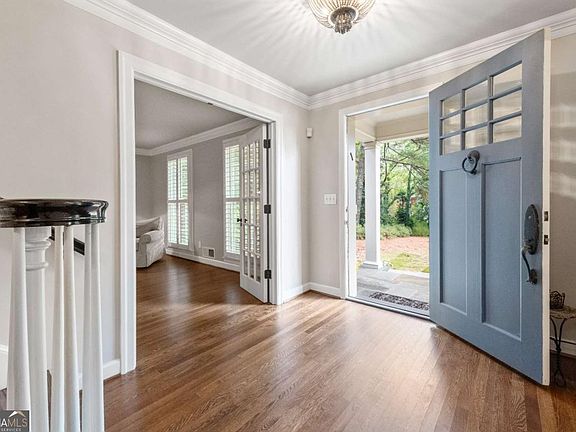 5th image of 4220 Exeter Close NW