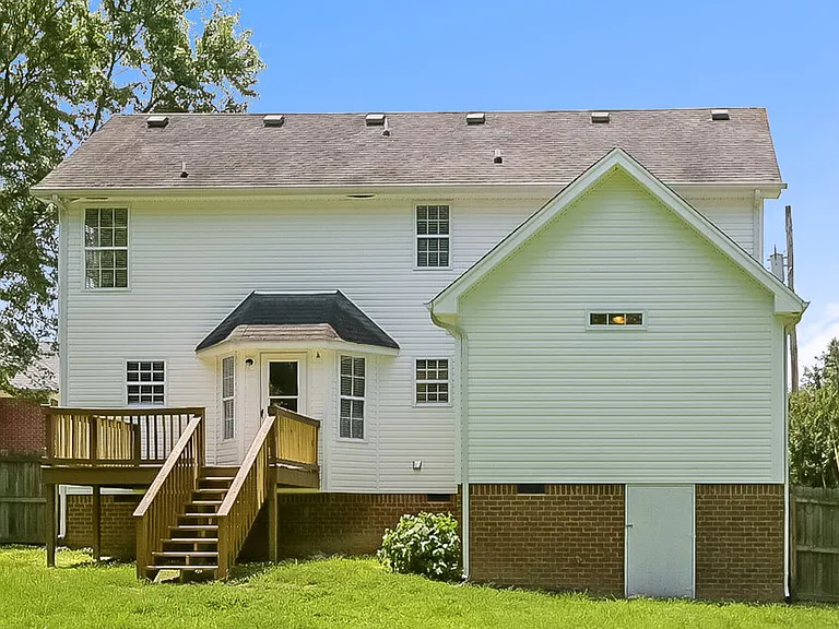 704 Parrish Point — Photo 17