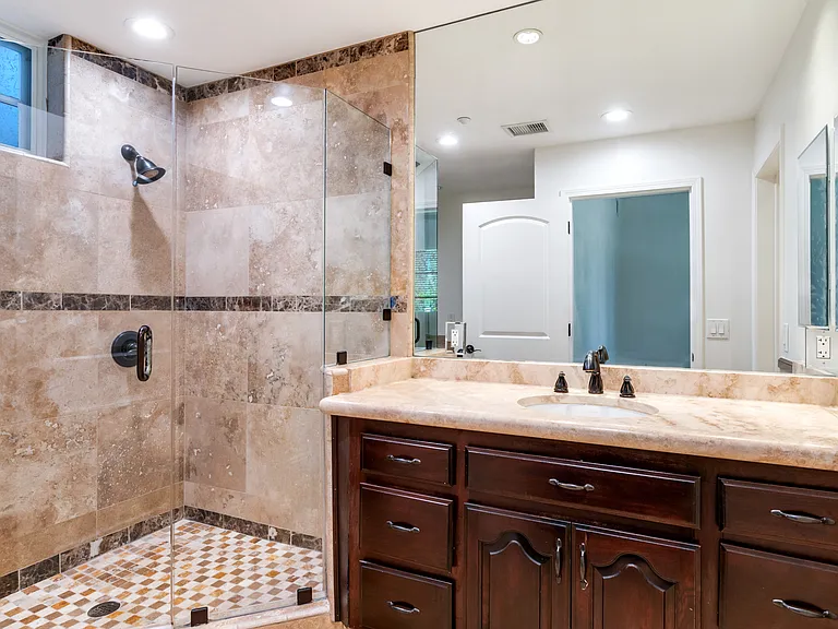 1916 Country Club Ln #1 — Photo 9