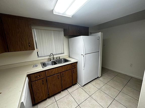 5th image of 24 Kristin Ln