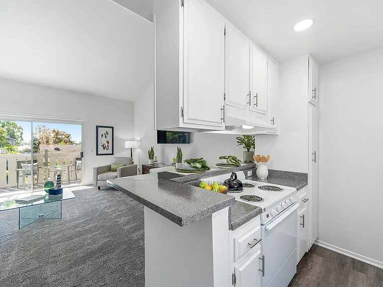 Hampton Pointe — Photo 24