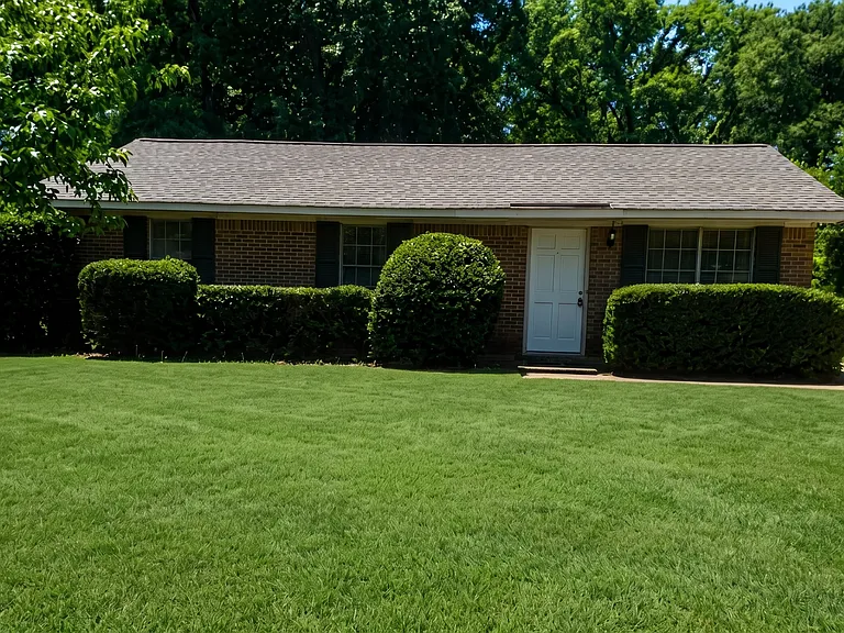 217 Townsend Dr — Photo 1