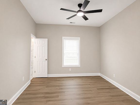 5th image of 918 Smith St SW