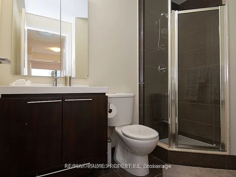 70 Roehampton Ave #1319 — Photo 16