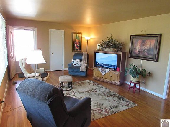5th image of 126 Cambridge Dr