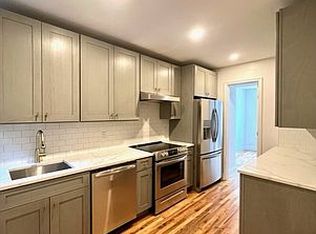 25-77 44th St #1R, Astoria, NY 11103
