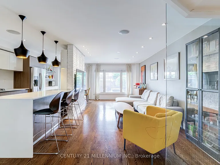 30 Queensmill Ct — Photo 5