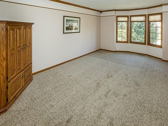 5th image of 10097 Jamestown Dr