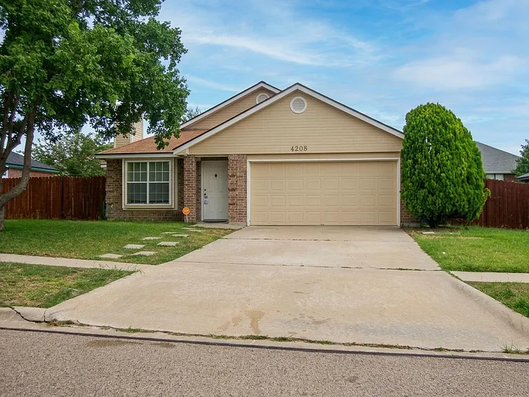 4208 Glennwood Dr — Photo 1