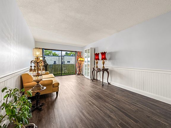4th image of 611 Blackford St #208