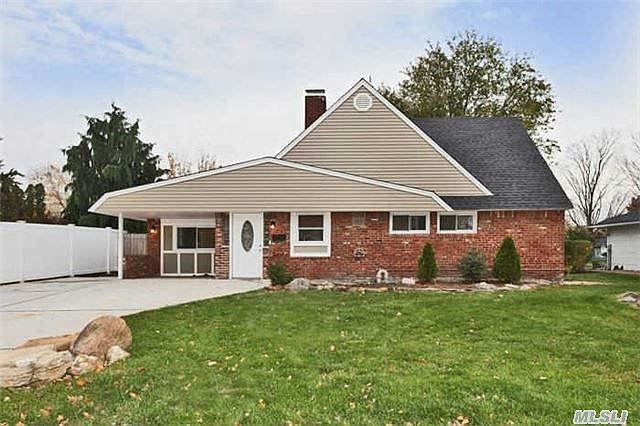 1st image of 210 Elm Dr E