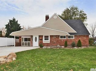 210 Elm Dr E, Levittown, NY 11756