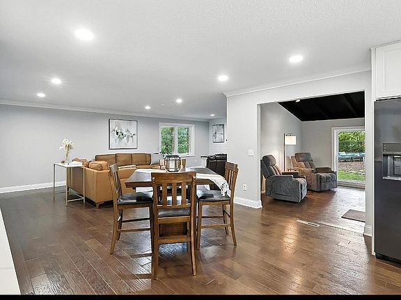 4th image of 26 Briarwood Ln