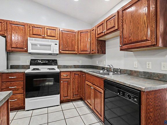 4th image of 412 N 9th Ave