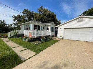 111 Whispering Oaks Ln, Waterloo, IA 50701