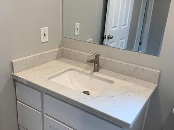 4th image of 1421 Lexington Dr APT 3