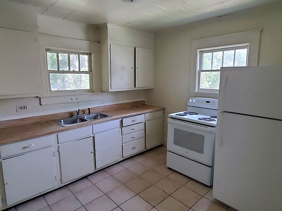 2nd image of 1104 Bellevue St