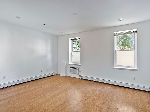 3rd image of 11 Irving Pl APT 1F