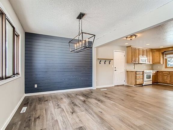 4th image of 3320 Country Wood Dr