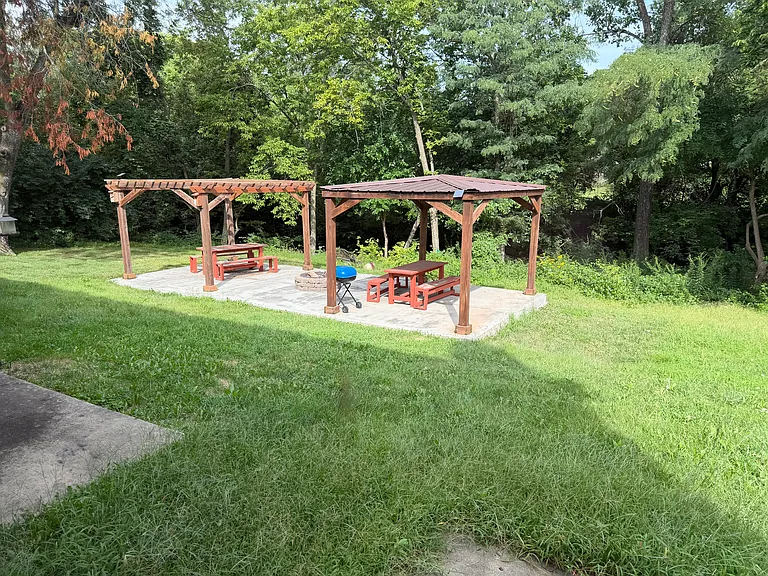 Really nice back yard!