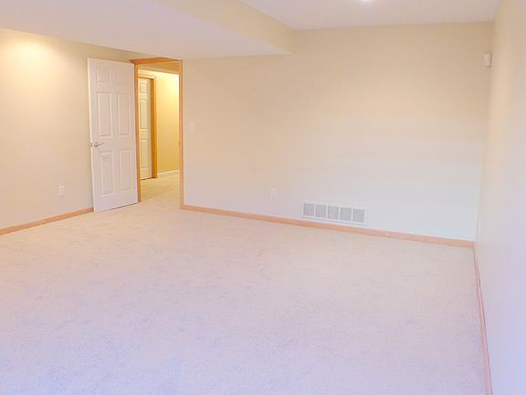5th image of 2161 Moorwood Dr