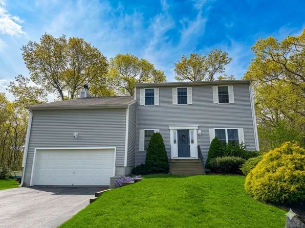 23 Beechwood Hollow St, Bradford, RI 02808