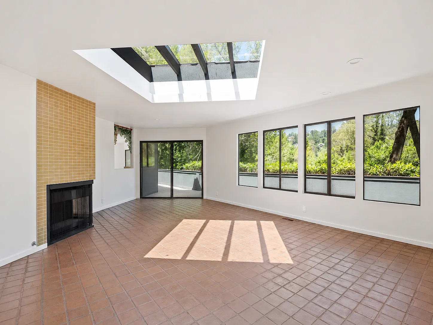 3 bed, 1876 sqft, $8,400 — Photo 2