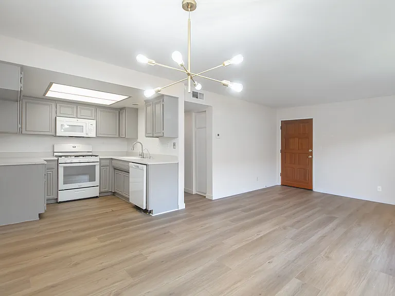 1169 Rosedale Ave #208 — Photo 1