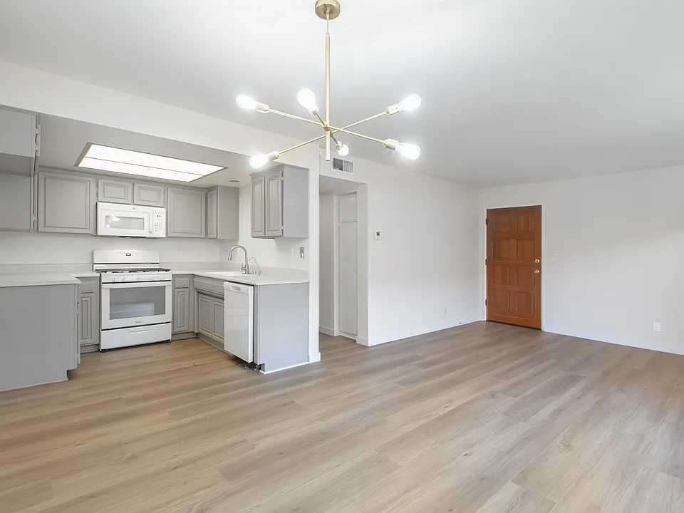 1169 Rosedale Ave #208